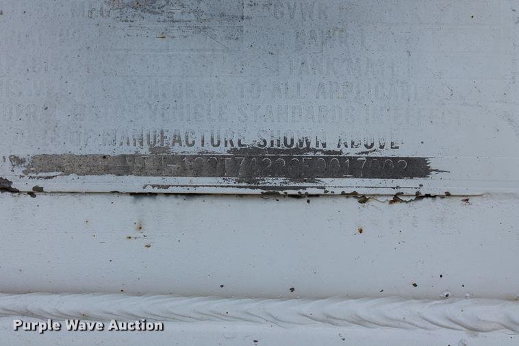 image for item DD4983 1985 Stainless Tank & Equipment vacuum tank trailer