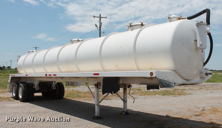 image for item DD4984 Menards 150BBL vacuum tank trailer
