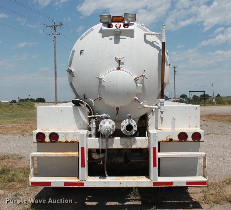 image for item DD4984 Menards 150BBL vacuum tank trailer