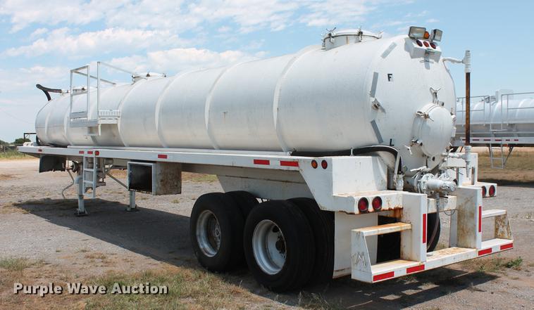 image for item DD4984 Menards 150BBL vacuum tank trailer