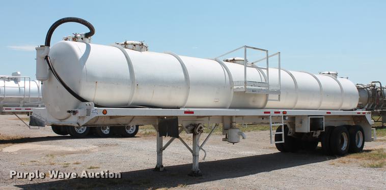 image for item DD4984 Menards 150BBL vacuum tank trailer