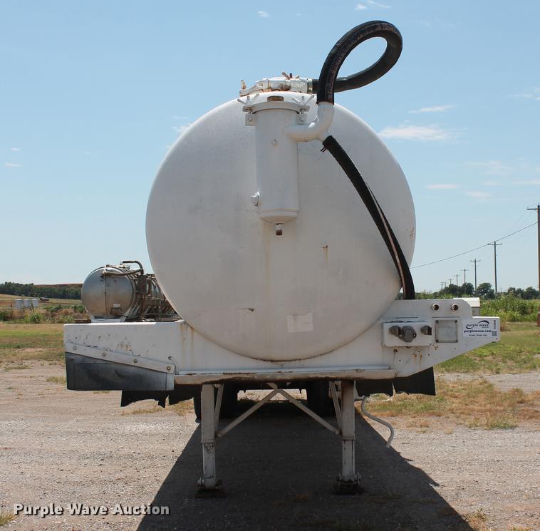 image for item DD4984 Menards 150BBL vacuum tank trailer