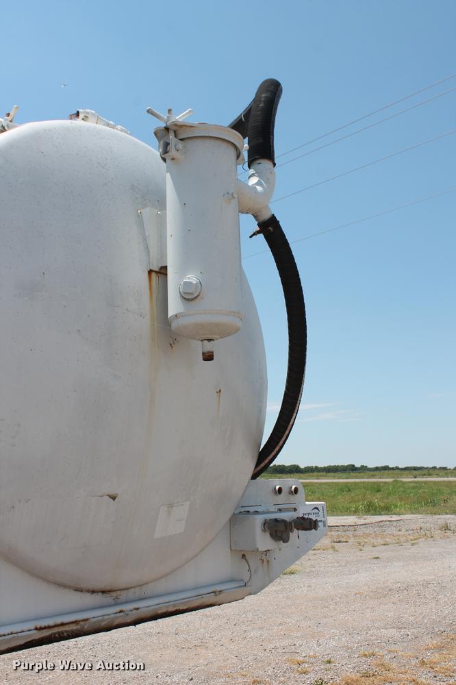image for item DD4984 Menards 150BBL vacuum tank trailer