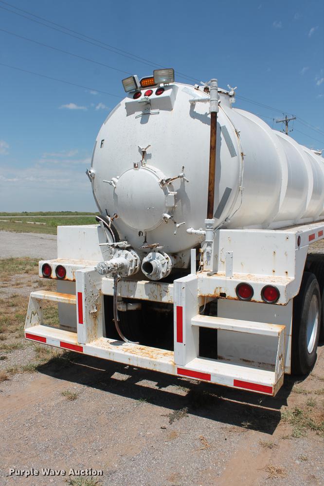 image for item DD4984 Menards 150BBL vacuum tank trailer