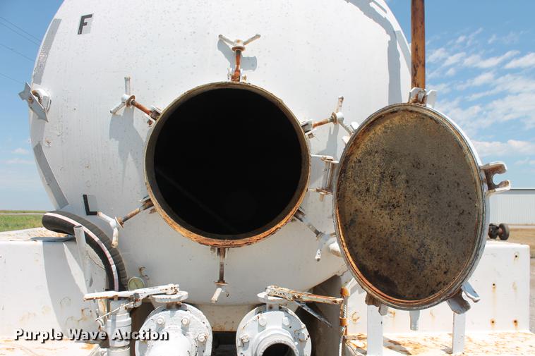 image for item DD4984 Menards 150BBL vacuum tank trailer