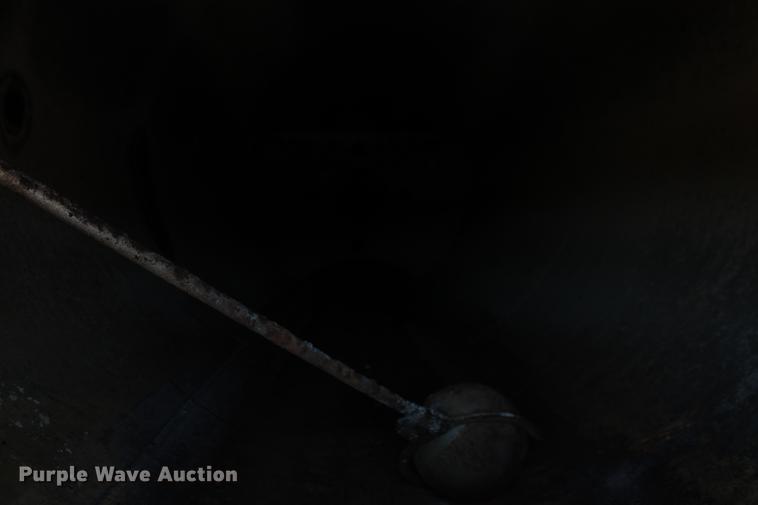 image for item DD4984 Menards 150BBL vacuum tank trailer