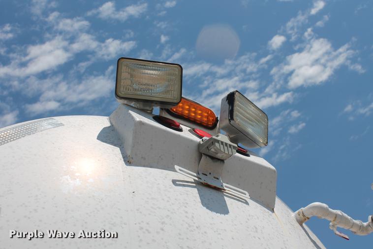 image for item DD4984 Menards 150BBL vacuum tank trailer