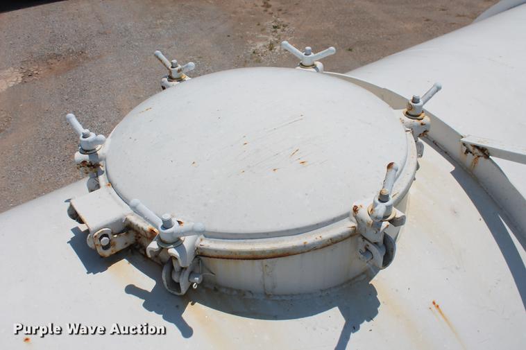 image for item DD4984 Menards 150BBL vacuum tank trailer