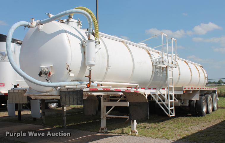 image for item DD4987 2014 Troxell 150BBL vacuum tank trailer