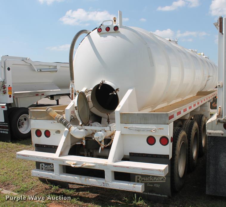image for item DD4987 2014 Troxell 150BBL vacuum tank trailer