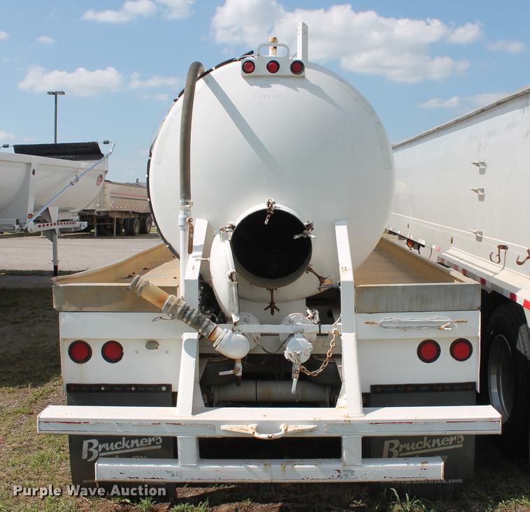 image for item DD4987 2014 Troxell 150BBL vacuum tank trailer