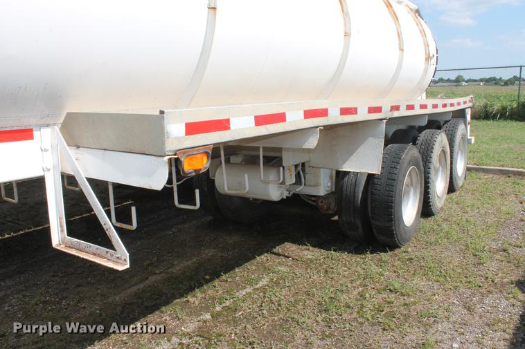 image for item DD4987 2014 Troxell 150BBL vacuum tank trailer