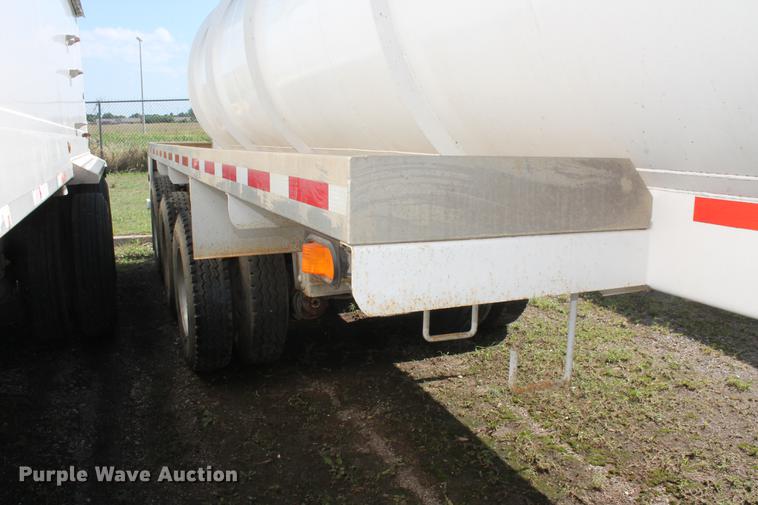 image for item DD4987 2014 Troxell 150BBL vacuum tank trailer