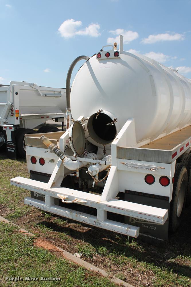image for item DD4987 2014 Troxell 150BBL vacuum tank trailer