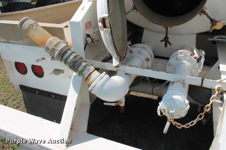 image for item DD4987 2014 Troxell 150BBL vacuum tank trailer