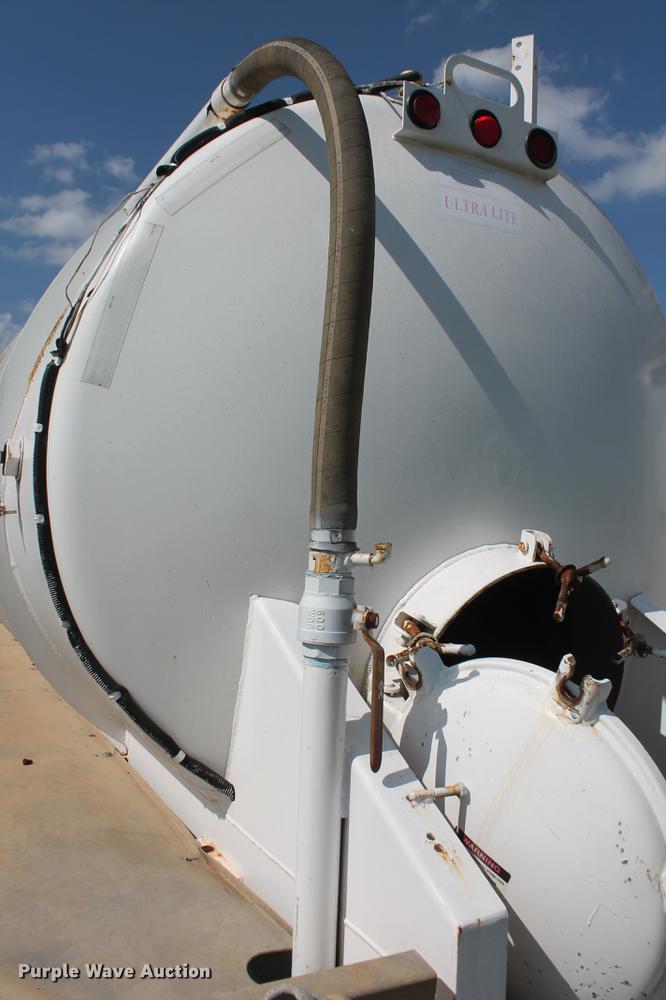 image for item DD4987 2014 Troxell 150BBL vacuum tank trailer