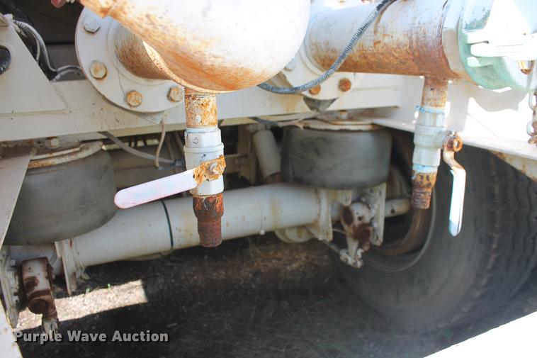 image for item DD4987 2014 Troxell 150BBL vacuum tank trailer