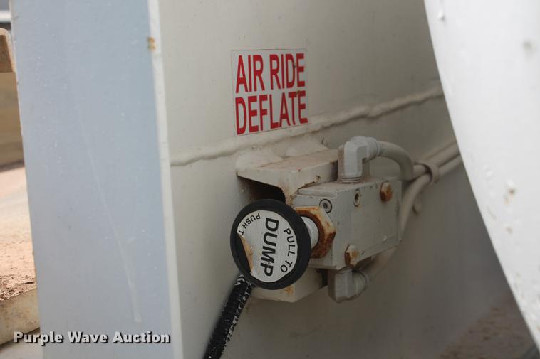 image for item DD4987 2014 Troxell 150BBL vacuum tank trailer