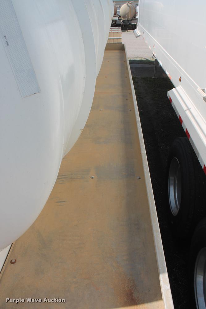 image for item DD4987 2014 Troxell 150BBL vacuum tank trailer