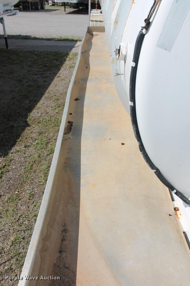 image for item DD4987 2014 Troxell 150BBL vacuum tank trailer