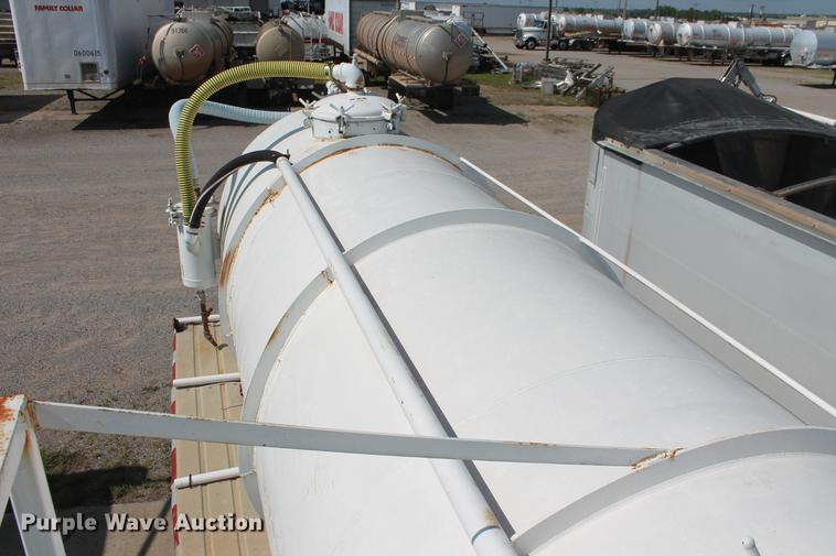 image for item DD4987 2014 Troxell 150BBL vacuum tank trailer