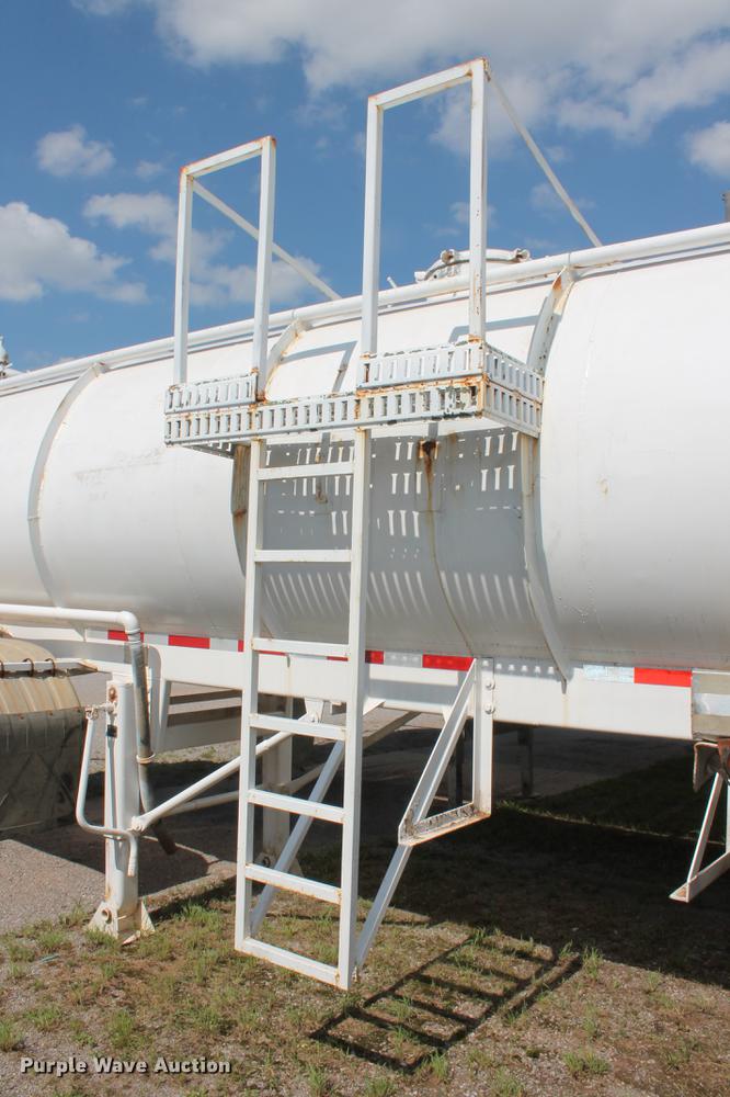 image for item DD4987 2014 Troxell 150BBL vacuum tank trailer