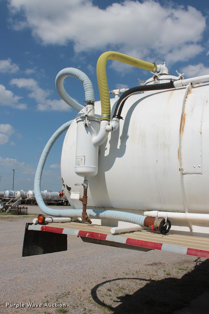image for item DD4987 2014 Troxell 150BBL vacuum tank trailer