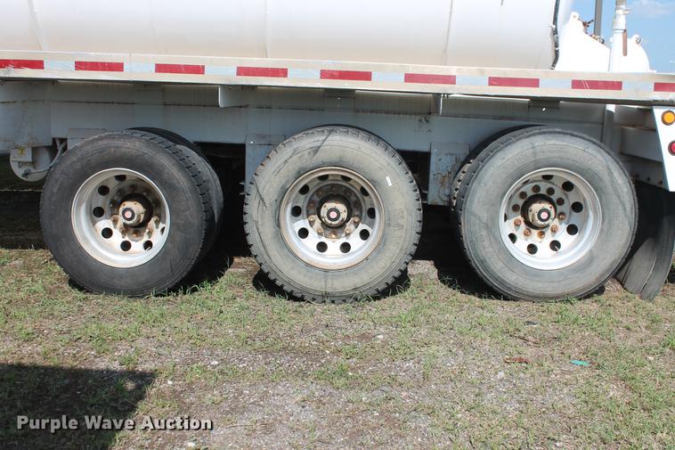image for item DD4987 2014 Troxell 150BBL vacuum tank trailer
