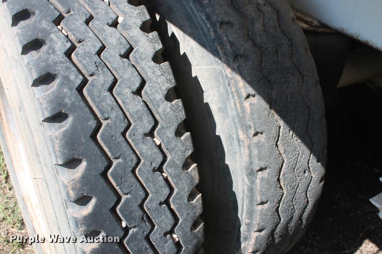 image for item DD4987 2014 Troxell 150BBL vacuum tank trailer