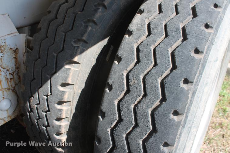 image for item DD4987 2014 Troxell 150BBL vacuum tank trailer