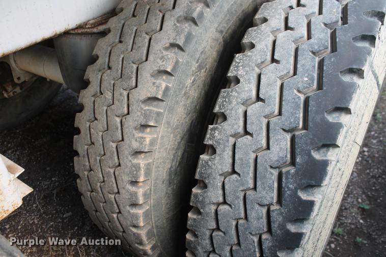 image for item DD4987 2014 Troxell 150BBL vacuum tank trailer