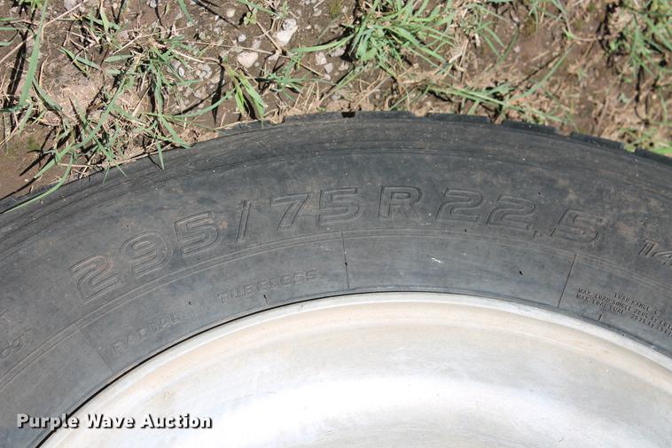 image for item DD4987 2014 Troxell 150BBL vacuum tank trailer