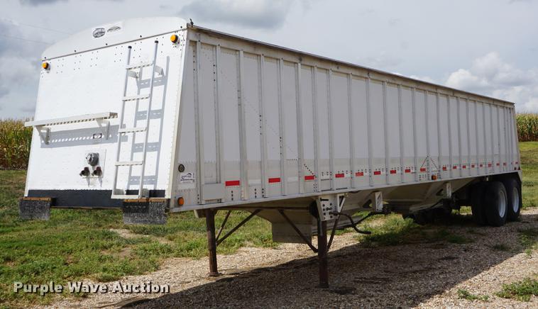 image for item DD7880 2006 Cornhusker 800ALSR Ultralight grain trailer