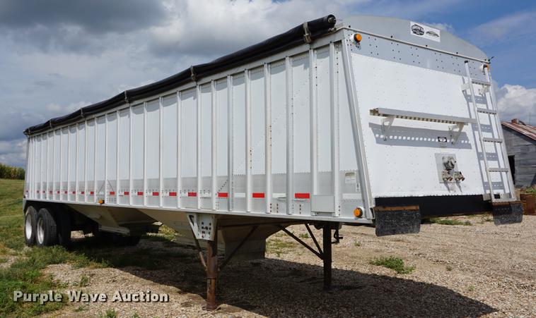 image for item DD7880 2006 Cornhusker 800ALSR Ultralight grain trailer