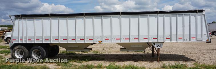 image for item DD7880 2006 Cornhusker 800ALSR Ultralight grain trailer