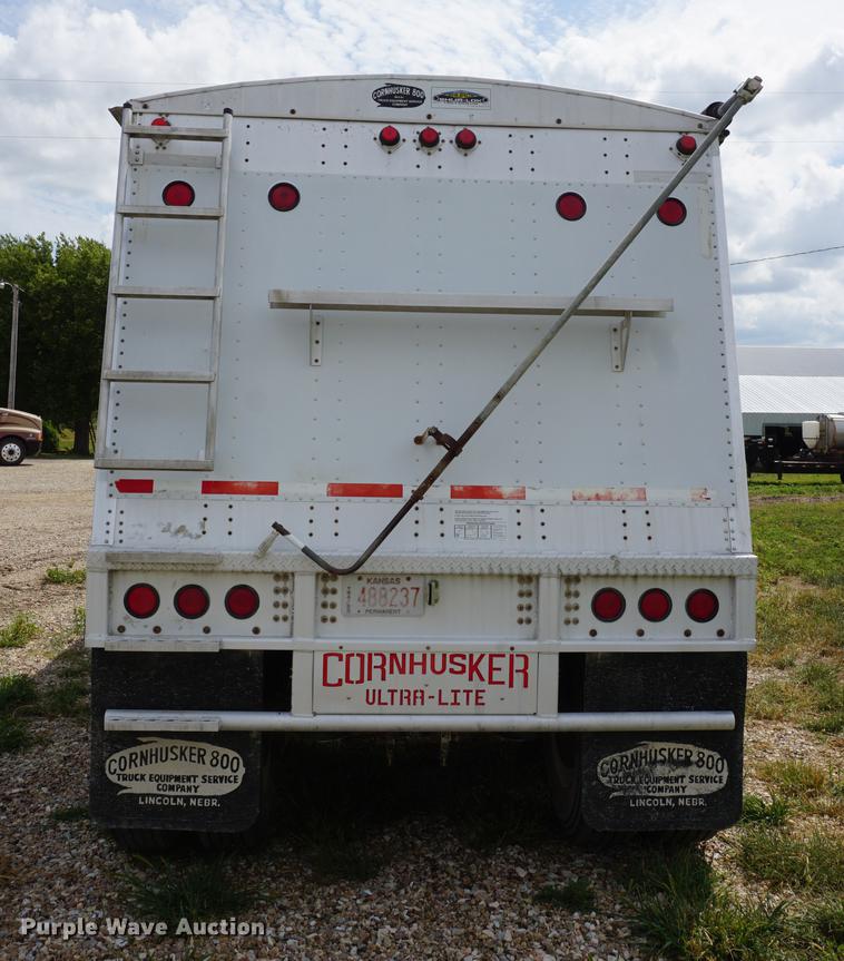 image for item DD7880 2006 Cornhusker 800ALSR Ultralight grain trailer