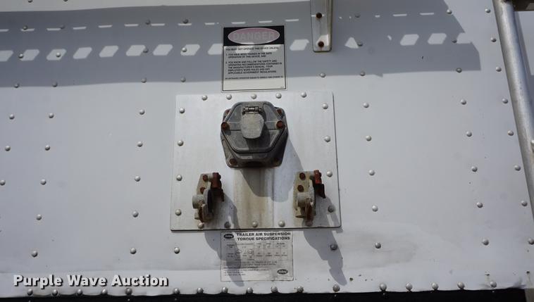 image for item DD7880 2006 Cornhusker 800ALSR Ultralight grain trailer