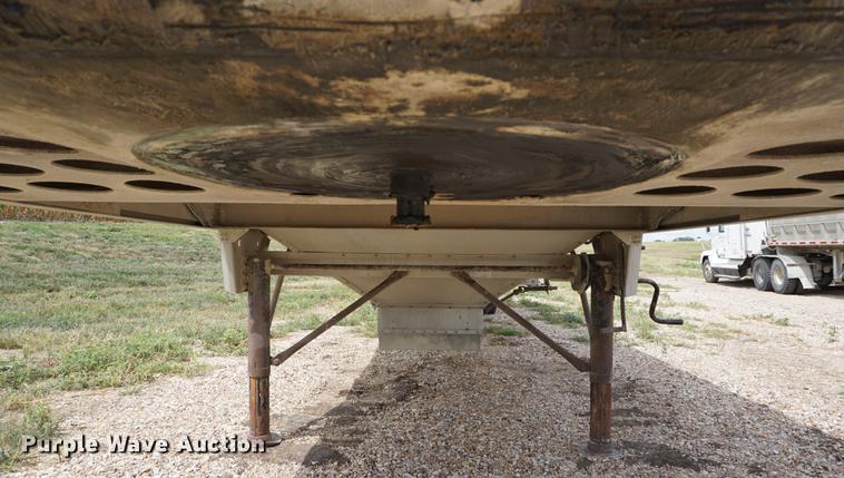 image for item DD7880 2006 Cornhusker 800ALSR Ultralight grain trailer