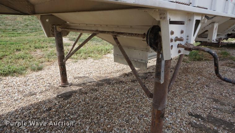 image for item DD7880 2006 Cornhusker 800ALSR Ultralight grain trailer