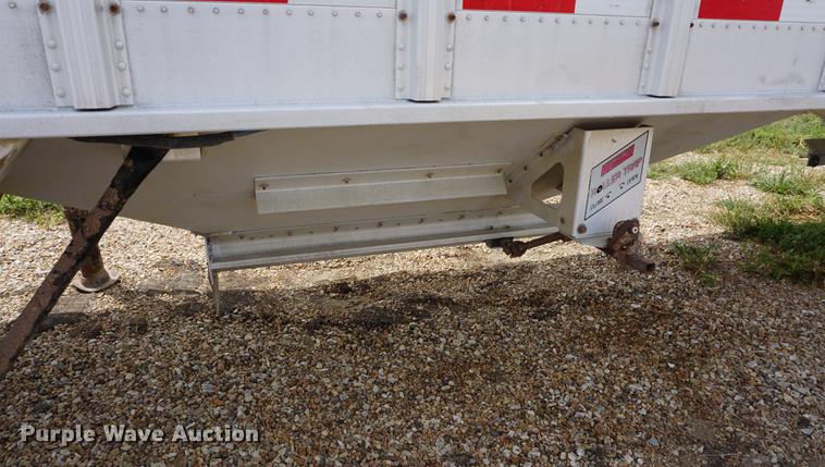 image for item DD7880 2006 Cornhusker 800ALSR Ultralight grain trailer