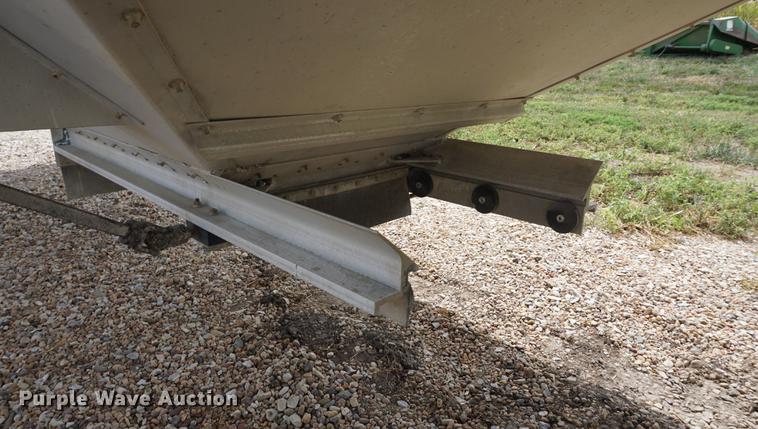 image for item DD7880 2006 Cornhusker 800ALSR Ultralight grain trailer