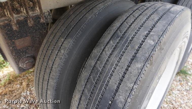 image for item DD7880 2006 Cornhusker 800ALSR Ultralight grain trailer