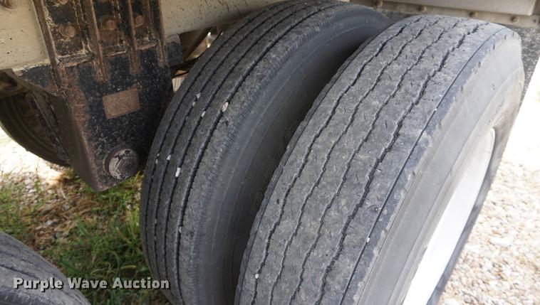 image for item DD7880 2006 Cornhusker 800ALSR Ultralight grain trailer