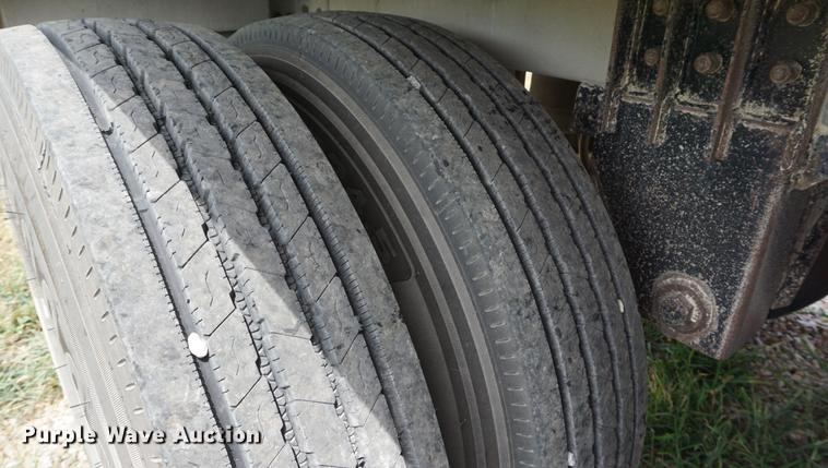 image for item DD7880 2006 Cornhusker 800ALSR Ultralight grain trailer