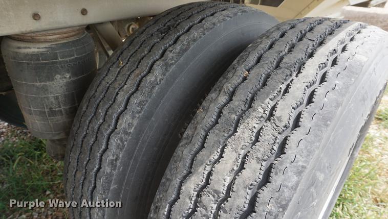 image for item DD7880 2006 Cornhusker 800ALSR Ultralight grain trailer