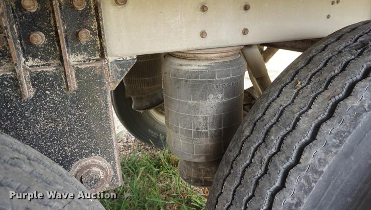 image for item DD7880 2006 Cornhusker 800ALSR Ultralight grain trailer