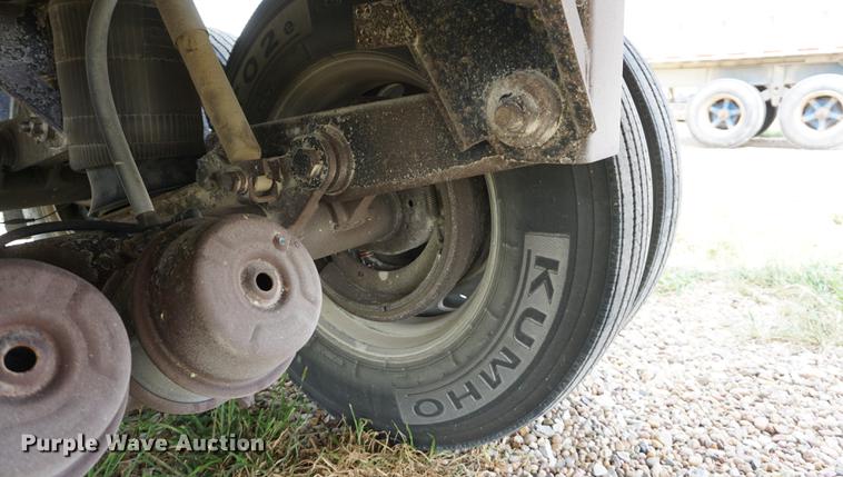 image for item DD7880 2006 Cornhusker 800ALSR Ultralight grain trailer