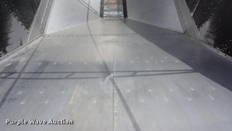 image for item DD7880 2006 Cornhusker 800ALSR Ultralight grain trailer