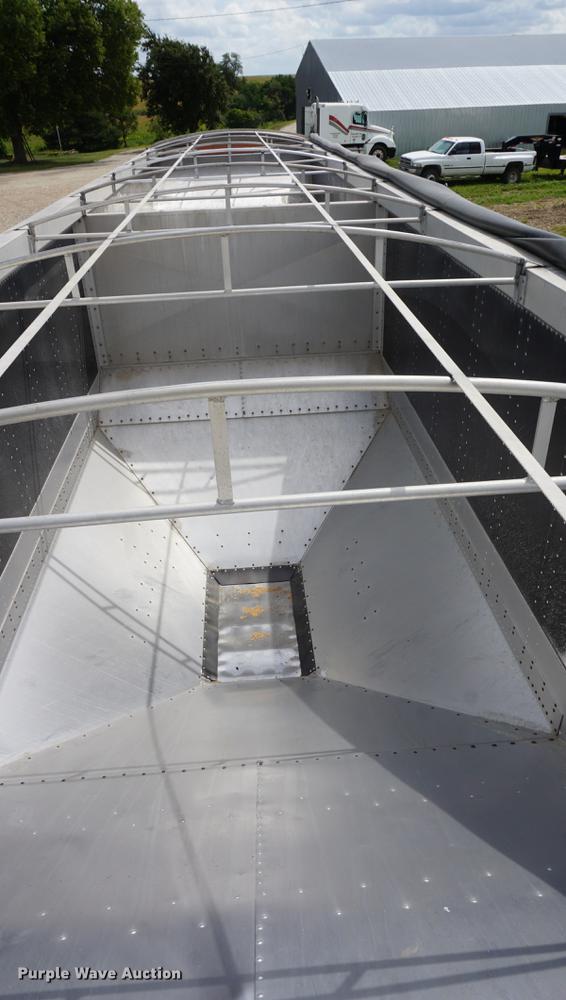 image for item DD7880 2006 Cornhusker 800ALSR Ultralight grain trailer