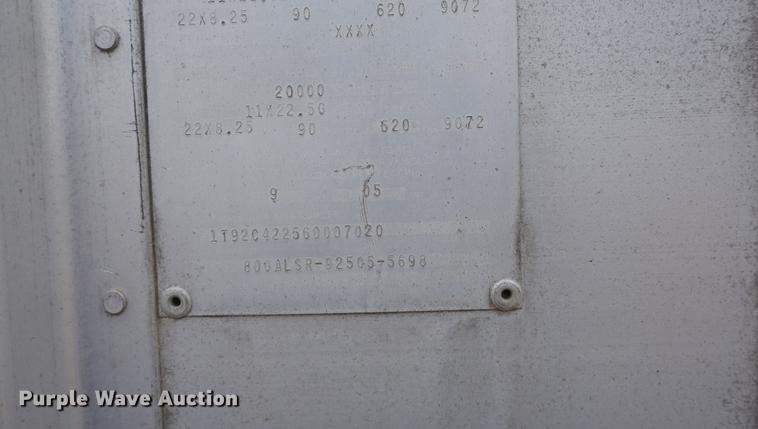 image for item DD7880 2006 Cornhusker 800ALSR Ultralight grain trailer